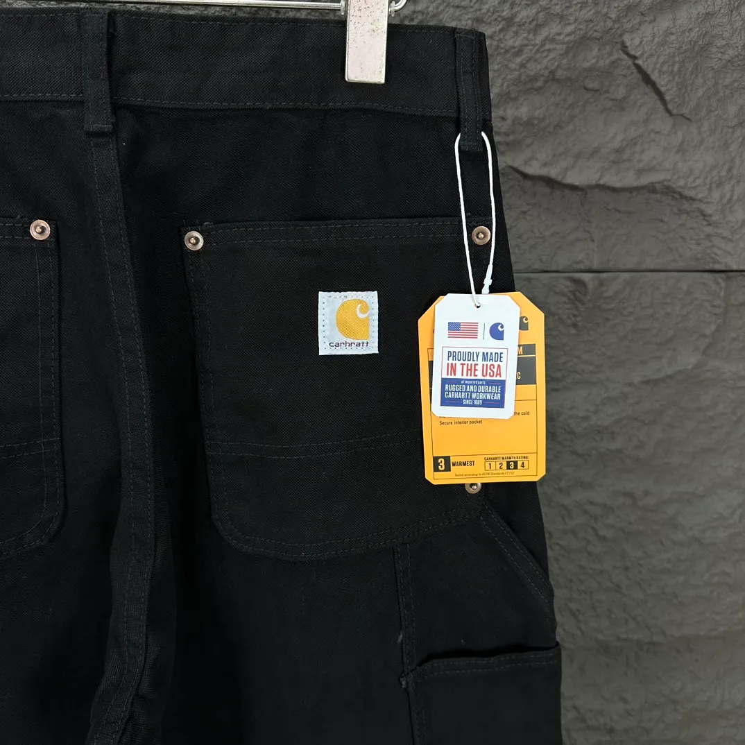 Carhartt 2025 New Arrival Heavy Industry Logging Multi-Pocket Couple Style Loose Jeans High Version High Version Top Ceiling Quality Styles with different washed textures are very friendly to people with thin legs and thick legs. The straight version is very flattering to the leg shape. Moderate length that never goes out of style, easy to match with casually, basic styling for various styles, a must-have in the wardrobe! The fabric is stiff but also makes the upper body soft without losing texture. The washing process is even more perfect. It is a must-have item for everyone! ! ! Washed wheat, hang tag, pants label, three labels complete Color: Black Size: 28, 30, 32, 34, 36 (five sizes)